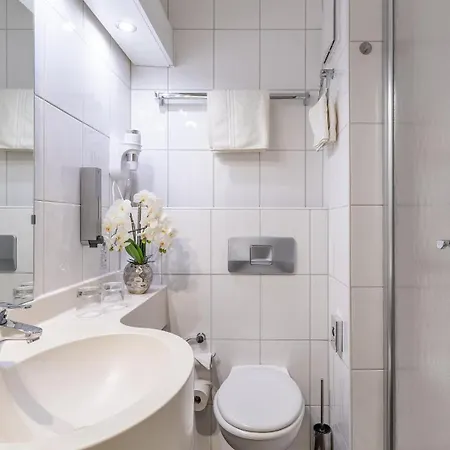 Hotel Sure By Western Hilden-duesseldorf 4*